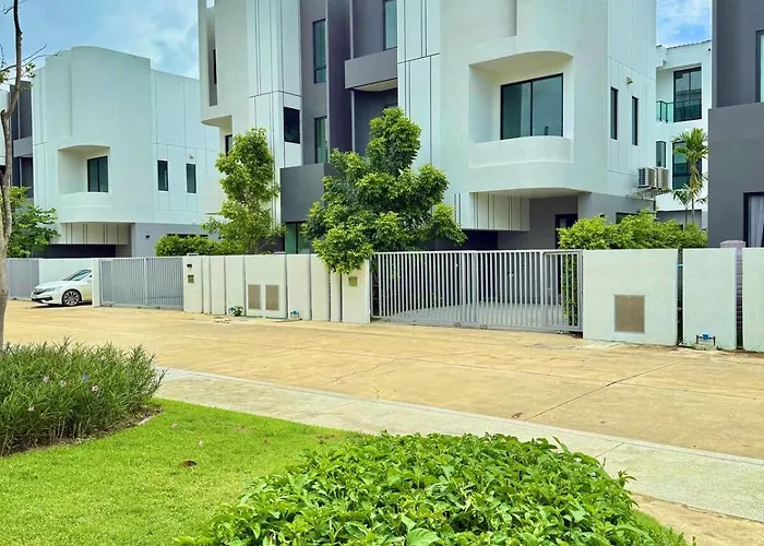 Modern Pool Near Bkk Airport 6 Guests