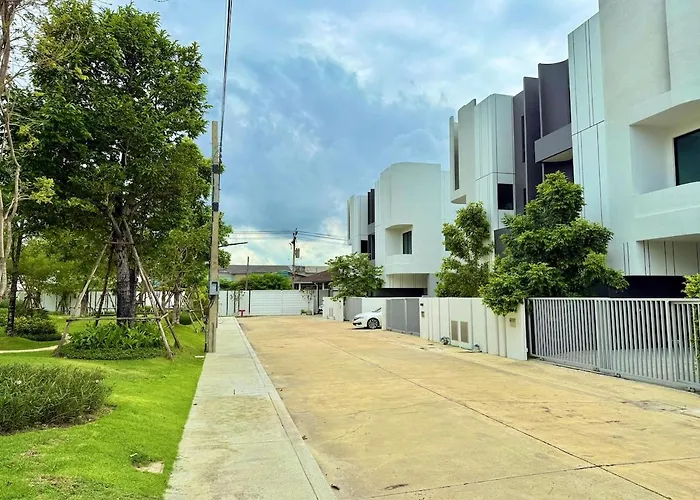 Modern Pool Near Bkk Airport 6 Guests 別荘 *