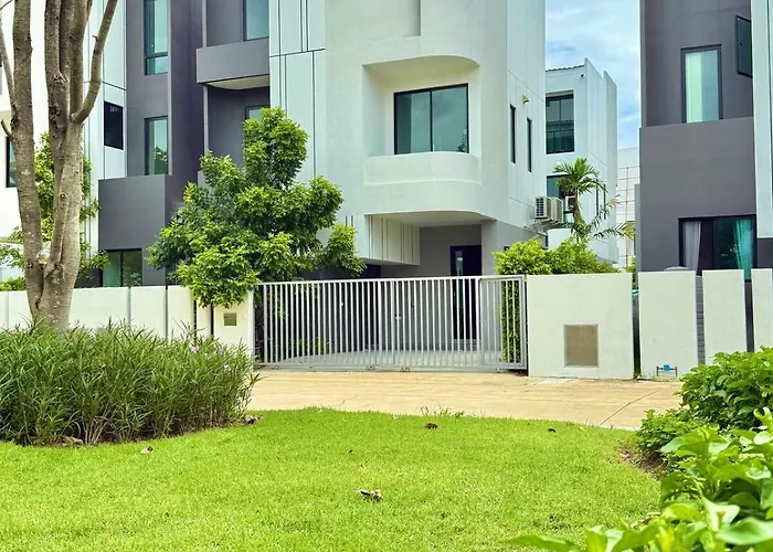 Modern Pool Near Bkk Airport 6 Guests 別荘